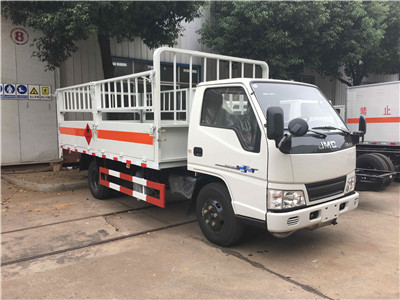 江鈴4.2米(額載2.8噸)氣瓶車(chē) 江鈴4.2米(額載2.8噸)氣瓶車(chē)